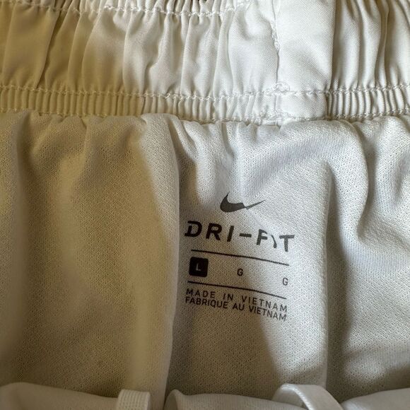🎉5 for $45🎉Nike Shorts Women Size L White - Picture 5 of 6